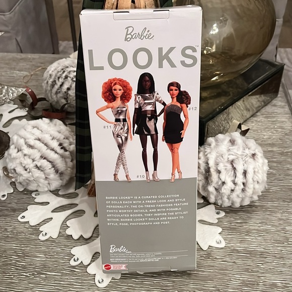 Barbie Signature Barbie Looks Doll #12 - Picture 10 of 12